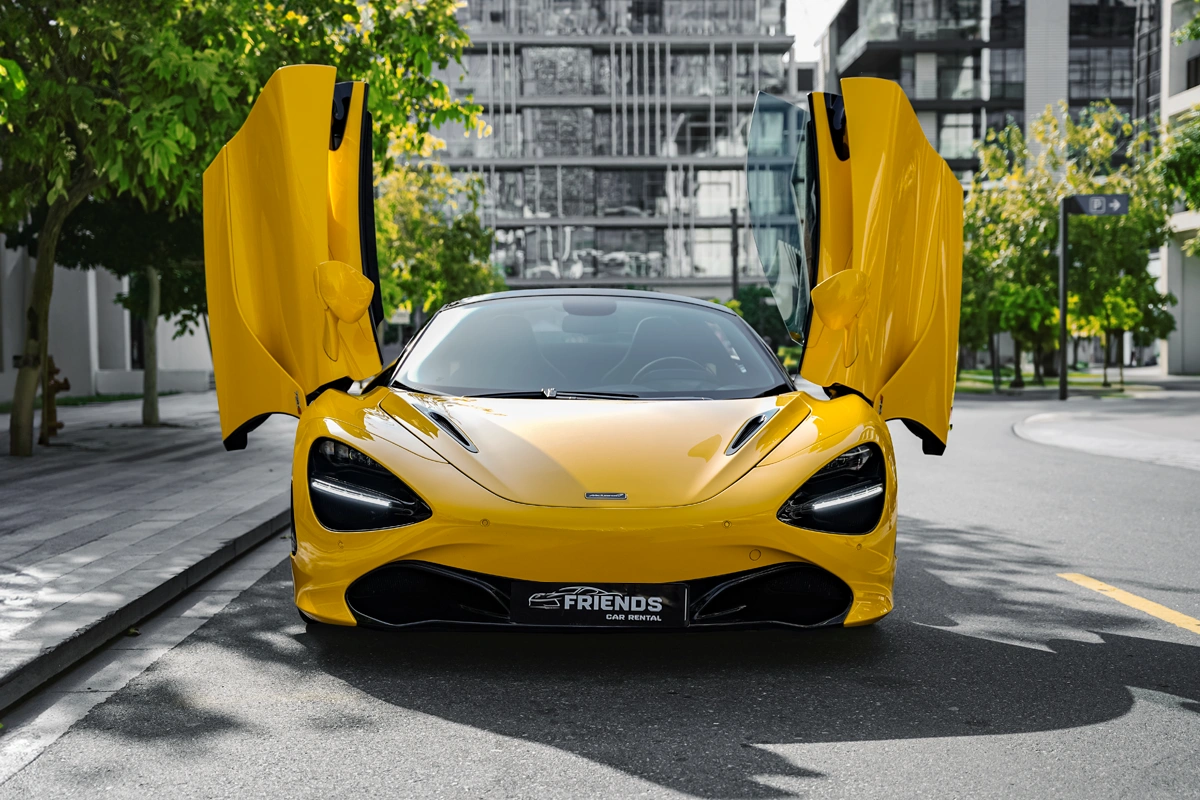 在阿联酋迪拜租赁2023款迈凯伦720S Spider